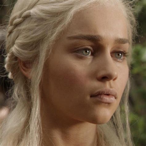 Pin by Day Walkers Track on Emilia Clark | Daenerys targaryen makeup ...
