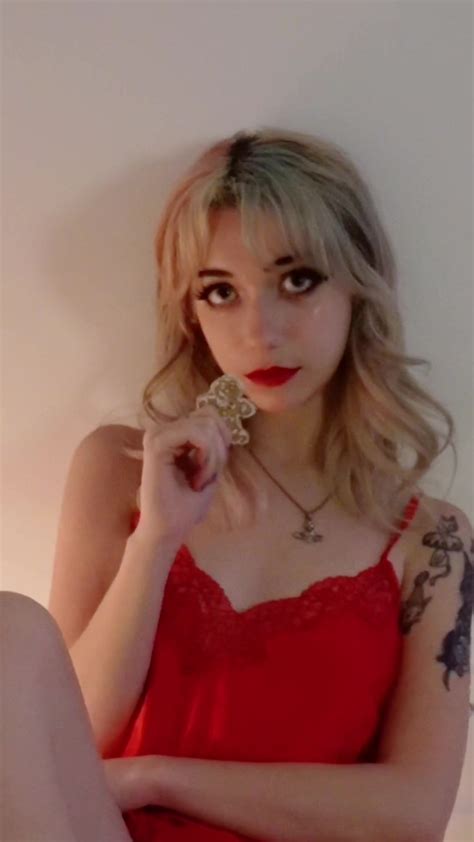 Jade (@iluvmeww) - Urlebird