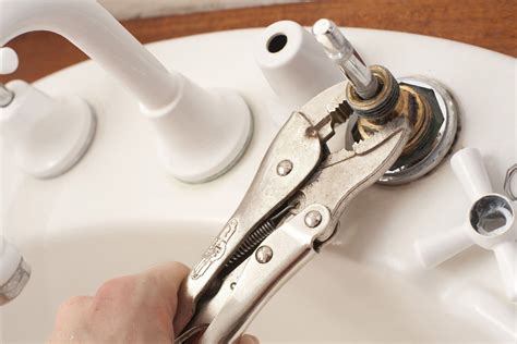 How to Fix a Leaking Tap | Step-By-Step | Swan's Plumbing