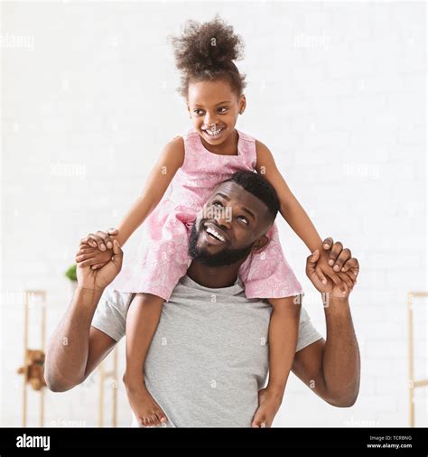 Dad daughter time hi-res stock photography and images - Alamy