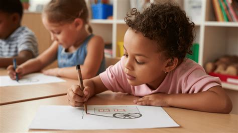 13 Creative Art Class Games for All Levels - Making Art Fun