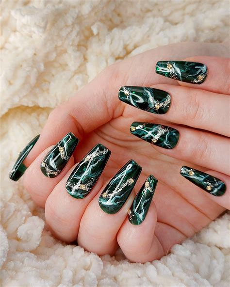 30 Chic Marble Nail Designs to Bring to the Salon - Fame & Frills
