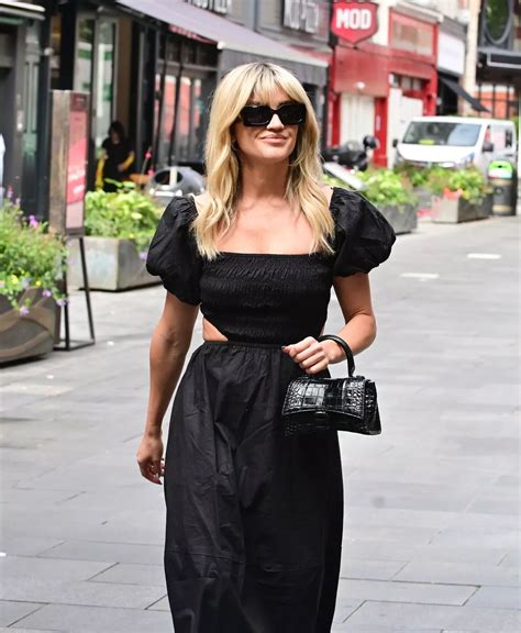 Ashley Roberts stuns fans as she strips totally naked in sizzling sauna ...