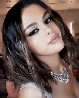 Selena Gomez: Cum all over her face. - Porn GIF Video