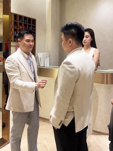 Khám Phá Suit Cưới Độc Đáo Của Chú Rể Viết Vương
