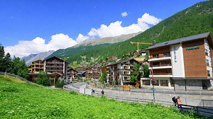 Zermatt i Schweiz sommaridyll i Alperna (4K)