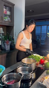 Xem nấu ăn và nghe về làm đẹp bằng dinh dưỡng #helenme4con #freshandfit #dinhduong | Nguyễn Thị Trà My
