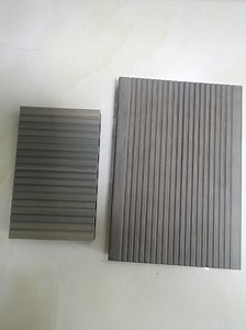 [Hot Item] Premium Waterproof Wood Grain Composite Decking Material for Outdoor Use