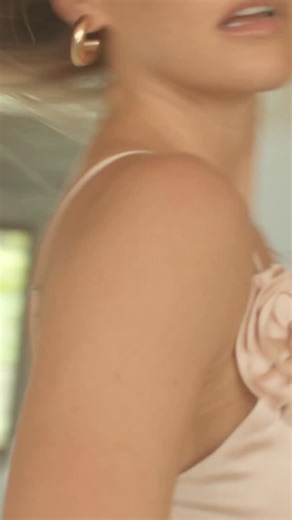 Bar Refaeli on Instagram: "@castrofashion 🌸 holiday collection #ad #holidays #collection"