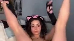 Jameliz showing pussy