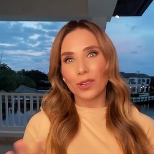 Entérate de algunos síntomas raros o poco conocidos de la MENOPAUSIA. Si sufres de ellos o quieres conocer los más comunes visita mi pagina web donde he preparado un quiz que puedes tomar para saber si estás en esa etapa. ¡Sal de dudas! Toma el QUIZ DE LA MENOPAUSIA aquí: https://laura-posada.jebbit.com/clht1bsx También puedes ver el suplemento para los síntomas que me tiene feliz y relajada: Knockout Menopause AM y PM. Ahora toda mi línea de suplementos está en nuestro website lauraposada.com y