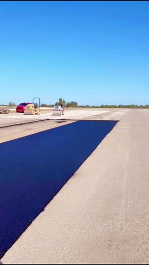 We offer LANDING STRIP CONSTRUCTION & MAINTENANCE. Before we begin our paving service, our professionals will give an on-site consultation for the landing strip area. EliteAsphalt.net | Elite Asphalt LLC
