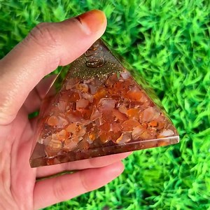 Carnelian Orgone Pyramid, Healing Crystals, Spiritual Growth, Crystal Grid, Housewarming Gift, Meditation, Home Decor, Emotional Balance - Etsy Canada
