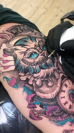 Cheshire Cat 🔮🦋 Artist: @miss.lava.tattoo . #girl #tattooed #green #tattooartistmag #tattooartists #color #inked #tatted #photooftheday #instatattoo #bodyart #lady #tattoos #tattoo #cattattoo #handtattoo #tatts #amazingink #tattedup #inksav #inkedup #tattooing #tattooist #tattoolife #skinartmag #tattoodesign #txttoo #txttooing #misslavatattoo | DARK GREY Tattoostudio Essen