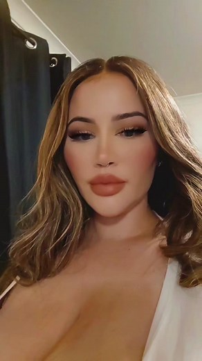 MissPamelia Talks about Her Body