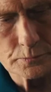 5.9K views · 32 reactions |  Cuestión de Tiempo (2013). Quizas una de las mejores escenas de la película es la del padre y el hijo caminando por la playa, simboliza el amor y la conexión familiar. "No necesitas viajar en el tiempo para vivir una vida extraordinaria" #peliculasrecomendadas #BillNighy #DomhnallGleeson #rachelmcAdams #padreehijos #viajeseneltiempo #familia #amor #tiempo #recuerdos #recuerdosinolvidables | FreD Videos | Facebook