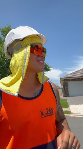 This head towel is definitely worth the investment 🔥 @relogear #carpenter #apprentice #tradie #australia | Chippy Riki