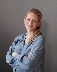 From hard geometry to supple jewellery. Follow the Maison Jewellery Designer Artisan Coralie along her creative process, where inspiration becomes a gleaming #IceCube High Jewellery creation. A luminous masterpiece embellished by its #SculptedByLight facets in #EthicalGold. #Chopard #ArtisansOfChopard #ChopardDiamonds #SwissMade #HighJewelry #Craftsmanship #SavoirFaire | Chopard