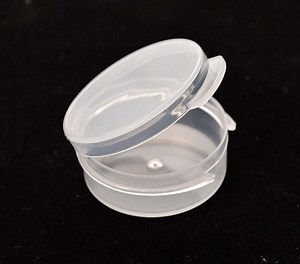 [Hot Item] Flip Top Plastic Jars with Hinged Lids 1ml to 10ml Concentrate Cosmetic Containers for Cosmetic Packing