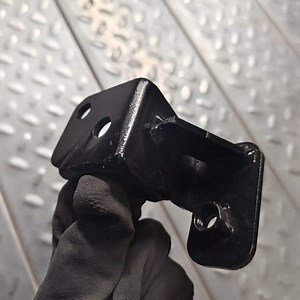 [Hot Item] 28EHSL311R-03240 Front Bumper Upper Left Mounting Bracket Assembly