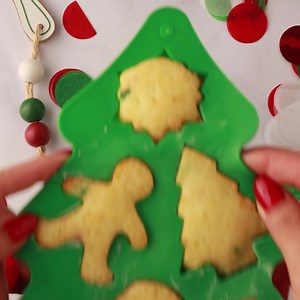 29K views · 742 reactions | Make these fun cakes with just a few ingredients and a silicone mold! Click "Learn More" for the easy recipe! | Funfetti | Facebook