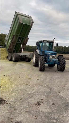 Ford 7810 😍 #farming #maishäckseln #valtra #viralvideo