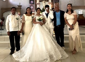 Bride Scolded by Priest for Being Late on Her Wedding Day Receives Support from Local Suppliers | PhilNews