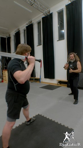 129K views · 840 reactions | krátká ukázka techniky historického šermu (HEMA) s tesákem dle Hanze Talhoffera | Digladior | Facebook