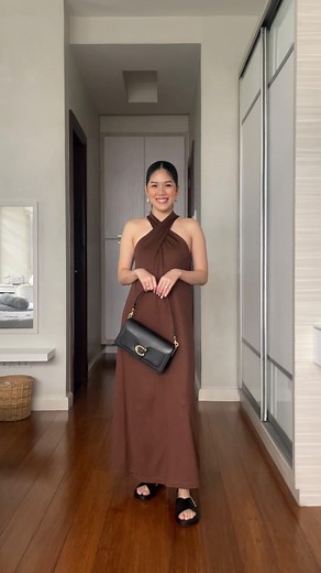 27K views · 162 reactions | simple dress + chunky piece of jewelry = 奈 • Dress - @massimodutti - 6616 512 • Bag - @coach - Tabby • Shoes - @charleskeithofficial • Earrings - @thefoldjewelry - Avery • Fragrance - @lelabo - Labdanum 18 | What Chynna Wears | Facebook