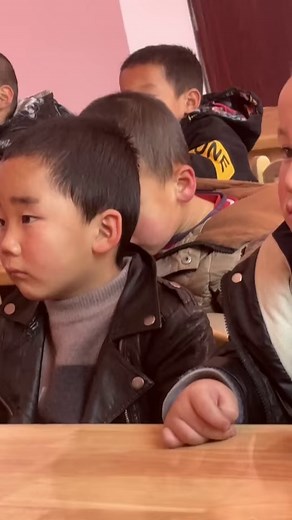 248K views · 6.7K reactions | Guangzhou City ️ Guangzhou, the capital of Guangdong province, has a rich 2,200-year history as a Silk Road terminus. This vibrant city on the Pearl River is a major hub for global trade.  #Guangzhou #SilkRoad #GlobalTrade #china #guangzhou #explore #chinatravel | Mike China Vlog | Facebook