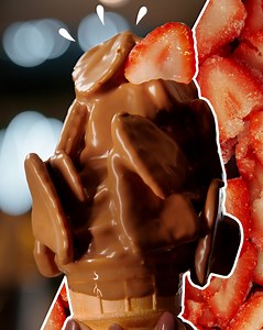 Molle fraise chocolat = ❤️ Notre genre de formule mathématique! 🤓 Nous trouver : https://bit.ly/3LvXXiu 📍 | Maître Glacier