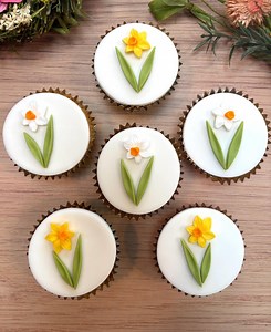 Fondant Daffodils Cake Topper. Edible Spring Flower Cake Decoration. - Etsy UK
