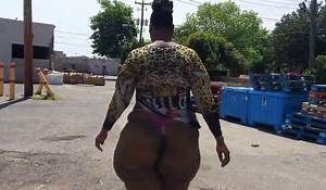 jiggly booty walking