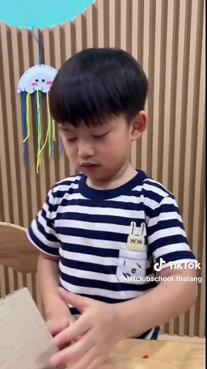 💖 ศิลปะทุกชิ้นทำด้วยความตั้งใจ และหัวใจน่ารักๆ ✊🏻🩷 👨🏻‍🎨วันนี้แอดมินนำโมเมนต์น่ารักๆและบรรยากาศการเรียนศิลปะของน้องๆ Art club มาให้ชมกันค่ะ🥳🎨🖍️ ____________________________________________ 🎉เปิดรับสมัครนักเรียนเพื่อทดลองเรียนฟรี🖌🎨 ที่ Art Club School สถาบันสอนศิลปะ สาขา ถลาง-ภูเก็ต พัฒนาหลักสูตรการสอนโดยครูผู้เชี่ยวชาญด้านศิลปะจากมหาวิทยาลัย ศิลปากร 🖍️สนใจติดต่อสอบถามข้อมูลการสมัครเข้ามาได้เลยพร้อมโปรโมชั่นดีๆให้กับน้องๆทุกคน 💖 แอดมินพร้อมให้คำปรึกษา แนะนำคอร์สเรียนที่สนับสนุนและส่ง