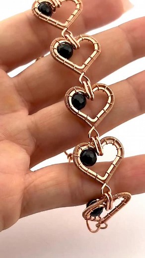 Let’s see how your elegance took shape ✨ Upload your bracelet result at the bottom of the blog post by Sunday evening—> link in bio. #wirebracelet #wirewrapsofig #jewellerymaking #wirewraptutorial #wirewrappingtutorial #craftjewelry #heartjewelry #jewelrymaking #wirewrapping #wireweaving #crafting #craftingcommunity | Wire Art Tutorials by Erika