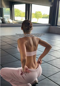 A feminine back & shoulder workout to sculpt and define💗💘🩷 wearing the most gorg pink set from @AYBL code: VICTORIA to save! #buildmuscle #upperbodyworkouts #backworkout #shoulders #gymmotivation