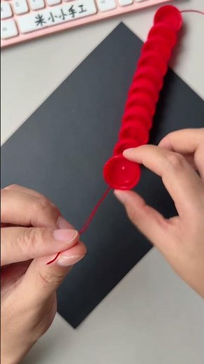 Using bottle caps to make festive lanterns, it's simple and beautiful, you can do it as soon as you