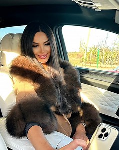 3.2K views · 23 reactions | ‍♀️Doar la Mona Lisa Boutique gasiti paltoane unice pentru femei la volan ❤️ Dacă te regăsești in acest rol te așteptam la noi殺 Atrium, etaj 2, tel.078787868 sau 079797996 | Mona Lisa Boutique | Facebook