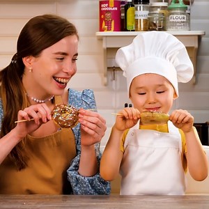 Homemade apple donuts for kids #food #diy #kids | Parentips