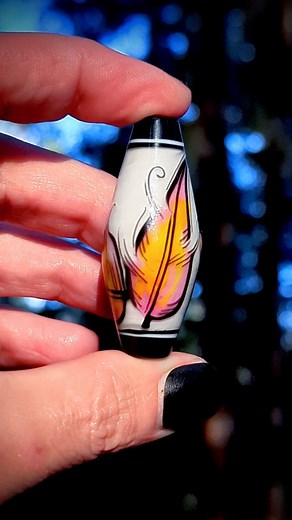 #lightasafeather #glass #glassbeads #flameworking #stringer #illustration #flameworkbeads #surfacework #surfacestrength | JC Herrell