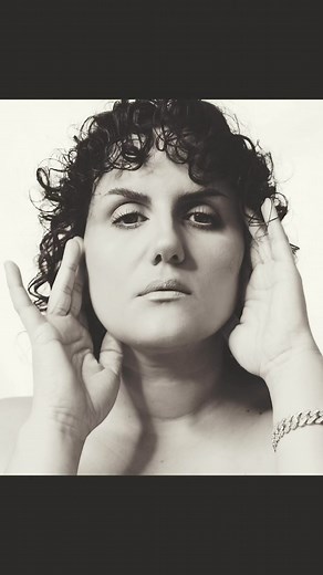 Brushing up on my headshots 🤭 what would you rate them? 📸 @griselle_photography . . . #plusmodelmag #plussizefashion #celebratemysize #plussizemodel #plussize #effyourbeautystandards #goldenconfidence #bodypositive #honormycurves #plussizeblogger #curvygirl #pmmlovemybody #curvyfashion #plusmodel #boldncurvy #plussizebeauty #curvy #plussizestyle #curves #fullfiguredfashion #fullfigured #plusfashion #curvymodel #plus #bodypositivity #fashionforwardplus #fashion #model #selflove #headshots | Hyp