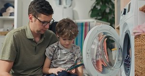 Dad Shows Son How Operate Washing: стоковое видео (без лицензионных платежей), 1092031441 | Shutterstock