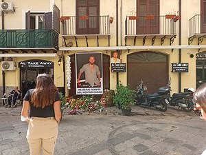 Omicidio Vucciria, funerale alternativo organizzato per Burgio Riappesa la sua gigantografia. «I leoni restano sempre leoni»