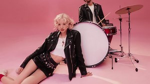 Rosé、Bruno Mars新歌《APT.》是什麼意思？洗腦神曲由來竟是韓國酒桌遊戲 | 風傳媒新聞焦點 | 風生活