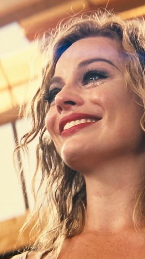 Like her character in #Babylon, Margot Robbie really can cry on command. She says, “Honestly, it sounds so stupid and derivative, but I just think of something sad.” | The Cinema Nerd