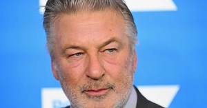 Alec Baldwin herneemt opnames ‘Rust’ ondanks vervolging voor onvrijwillige doodslag