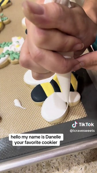 Beginner Sugar Cookie Bumble Bee Decorating Tutorial