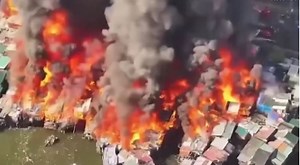 VIDEO/ Merr flakë gjithë lagjja në Manila, digjen më tepër se 1000 banesa