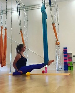 A couple of exercises from Aerial Pilates this morning. Great class ladies! . . #aerialyoga #aerialpilates #surreyyoga #surreyfitness #godalming #farncombe #guildford #surrey #aerialhammock #fitnessclasses #surreyfitnessclasses #fitnessmotivation #fitnessfamily #thefitnesshangout #strengthtraining #coreactivation #glutes #splits #flexibility #activeflexibility #mobility | The Fitness Hangout | Facebook