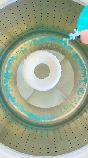 The best day of the week...Clean Sheets Day! 🎉 There is nothing better than climbing into clean sheets at the end of a busy day. And when I can smell those clean sheets all day on Thursday? Even better! I add in Downy Unstopables to my linens because they give my sheets an incredible bright and vibrant scent and makes ME more productive because I feel like I’m getting so much done! With my Home Planner, Thursday is dedicated to changing bedroom sheets with no other big tasks! So, while my sheet